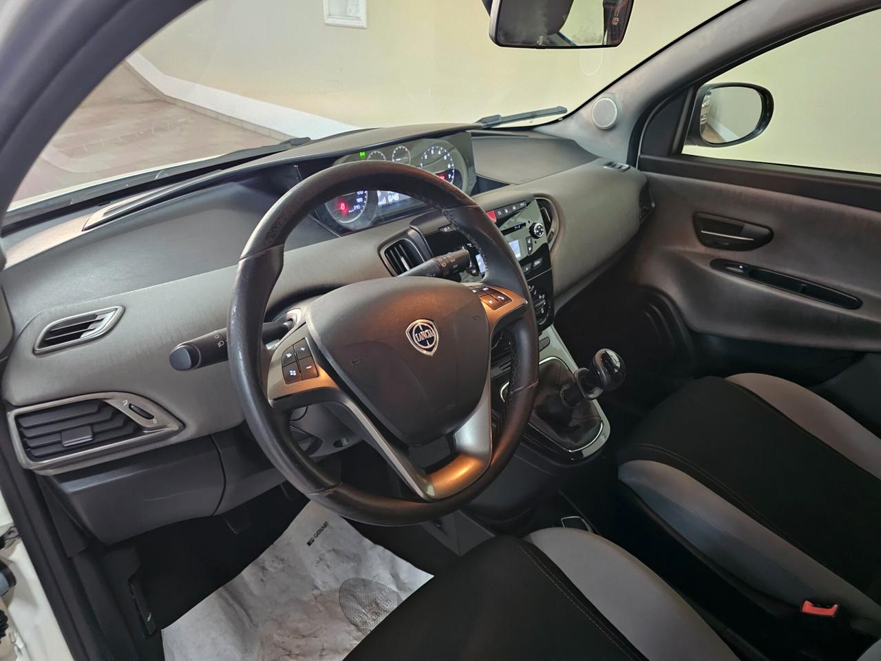 Lancia Ypsilon 0.9 TwinAir 85 CV 5 porte Metano Ecochic Gold