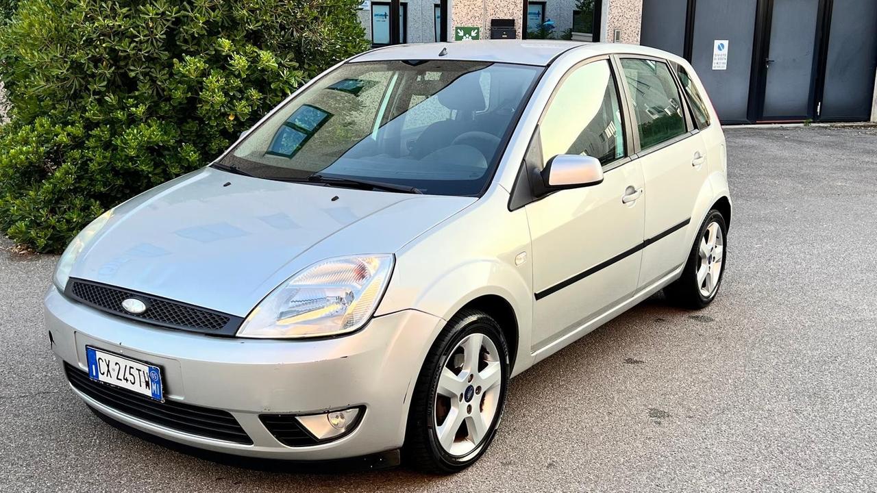 Ford Fiesta 1.2 16V 5p. Ghia