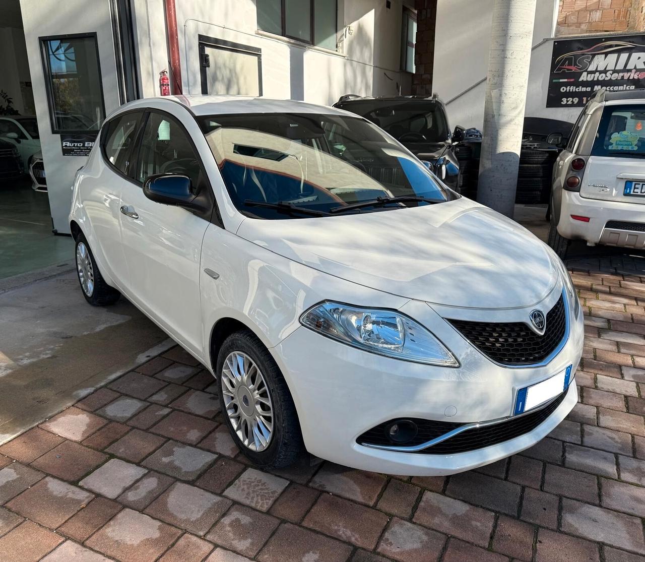 Lancia Ypsilon 1.2 69 CV 5 porte Gold