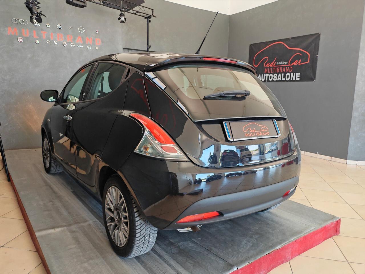Lancia Ypsilon 1.2 69 CV 5 porte S&S Platinum