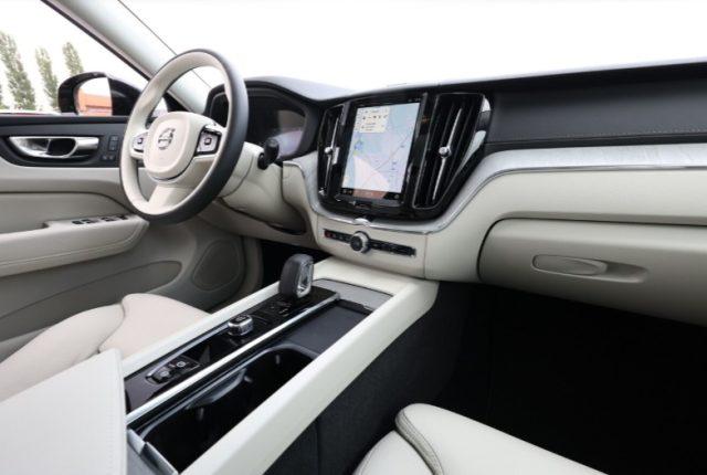 VOLVO XC60 T8 Plug-in hybrid AWD automatico Ultra Dark