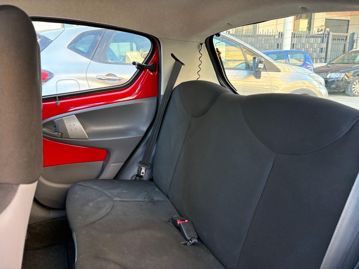 TOYOTA - Aygo - 12V VVT-i 5 porte Sol Conn. Red Ed.