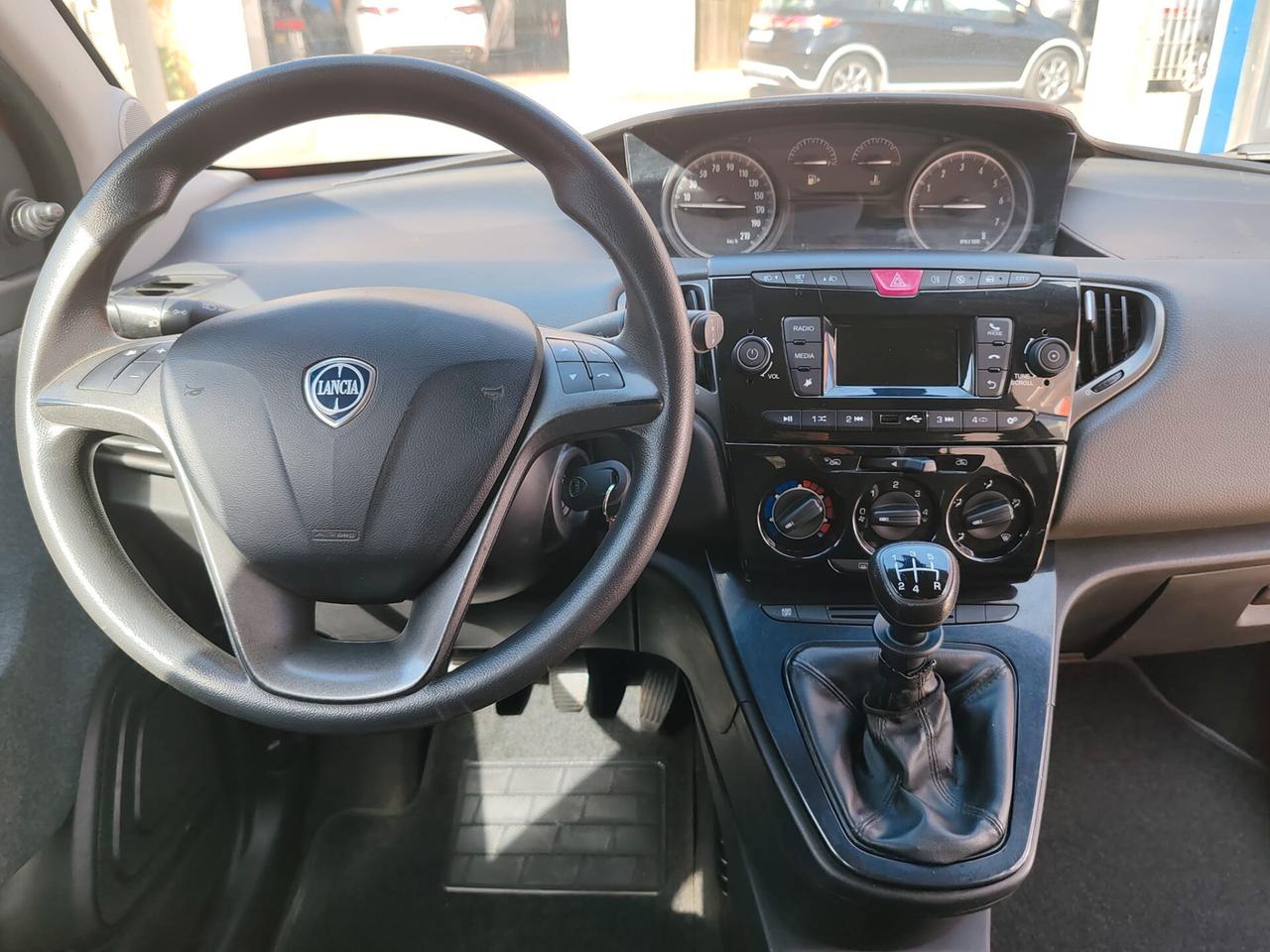 Lancia Ypsilon 1.0 IBRIDA
