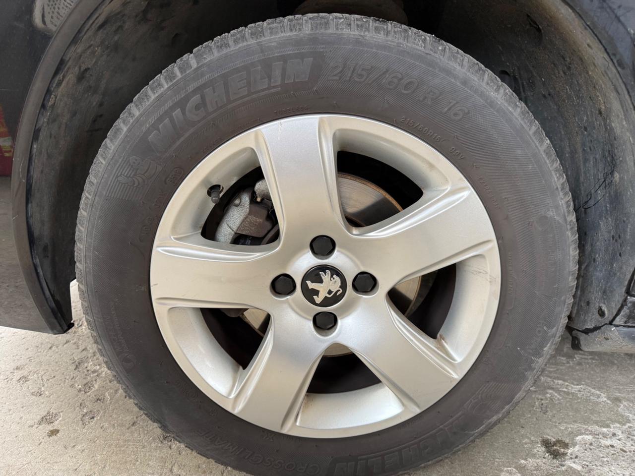 Peugeot 3008 1.6 e-HDi 112CV cambio robotizzato Stop&Start Allure