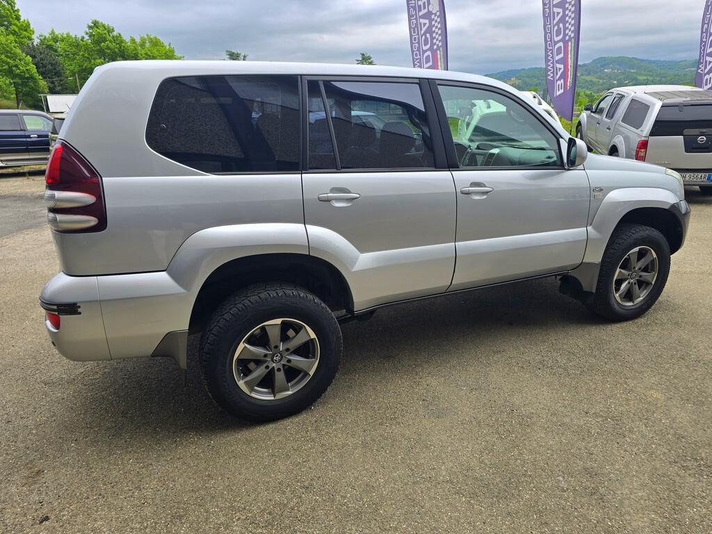 Toyota Land Cruiser 3.0 D-4D WAGON 8 POSTI