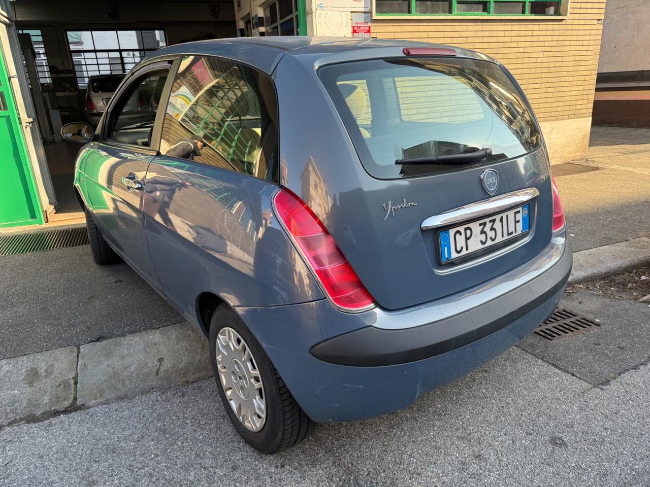 Lancia Ypsilon 1.2 16V Platino