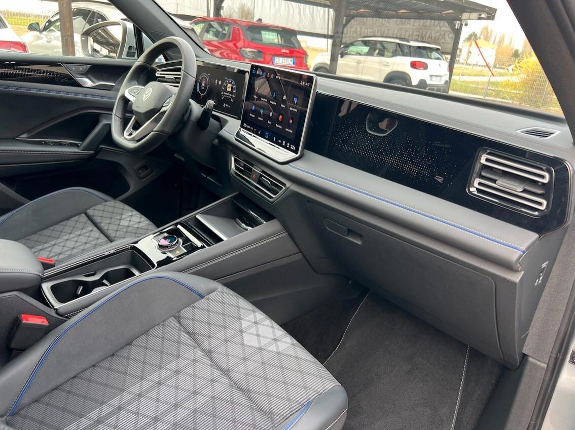 Volkswagen Tiguan 2.0 tdi R-Line Plus 150cv dsg Tetto Gancio Traino