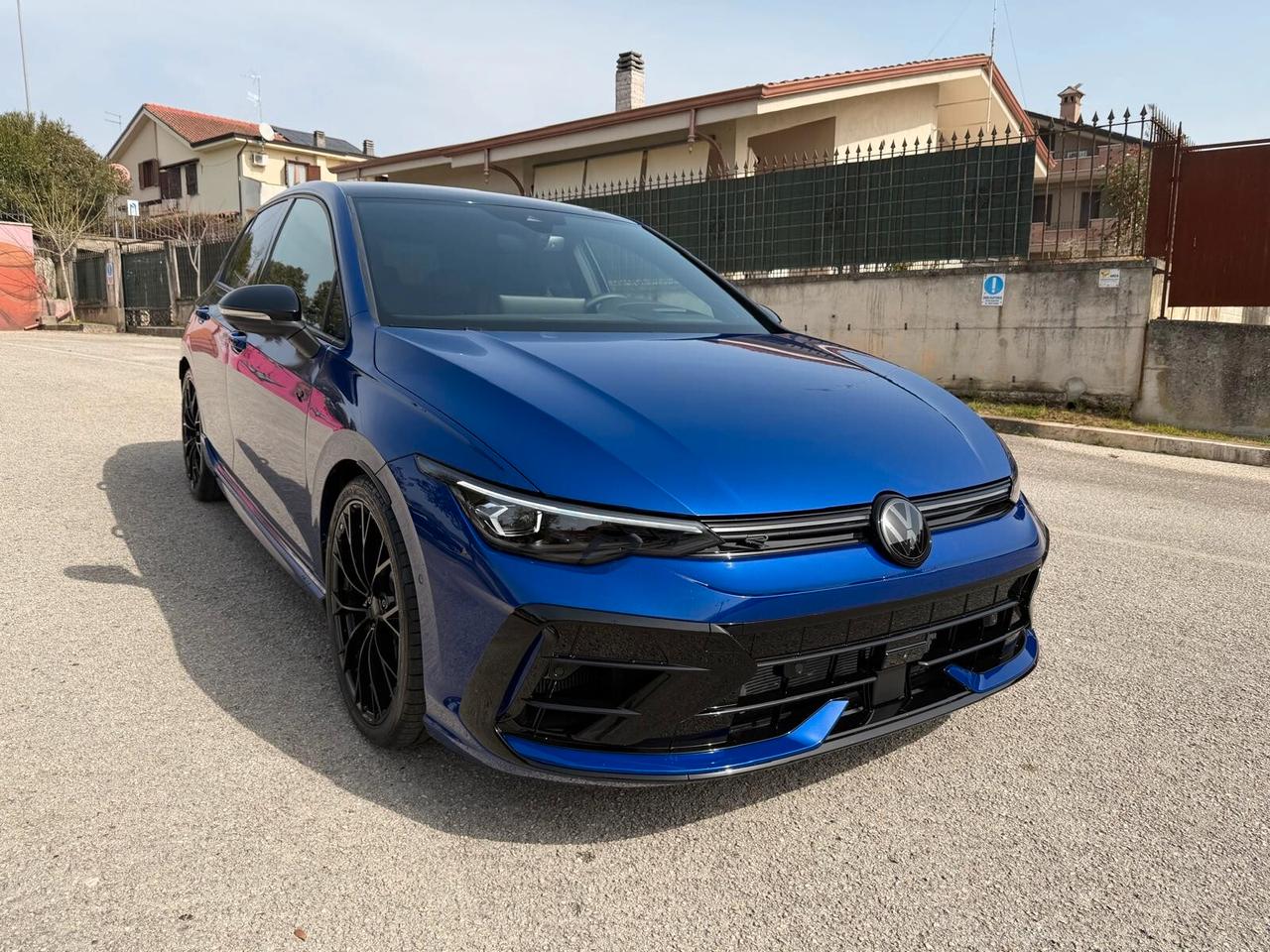 Volkswagen Golf R/2.0/DSG/4MOTION/BLACK EDITION/HEAD UP/NAVI/TELPDC/F1/CERCHI 19/SED.SPORT/PRONTA CONSEGNA!!