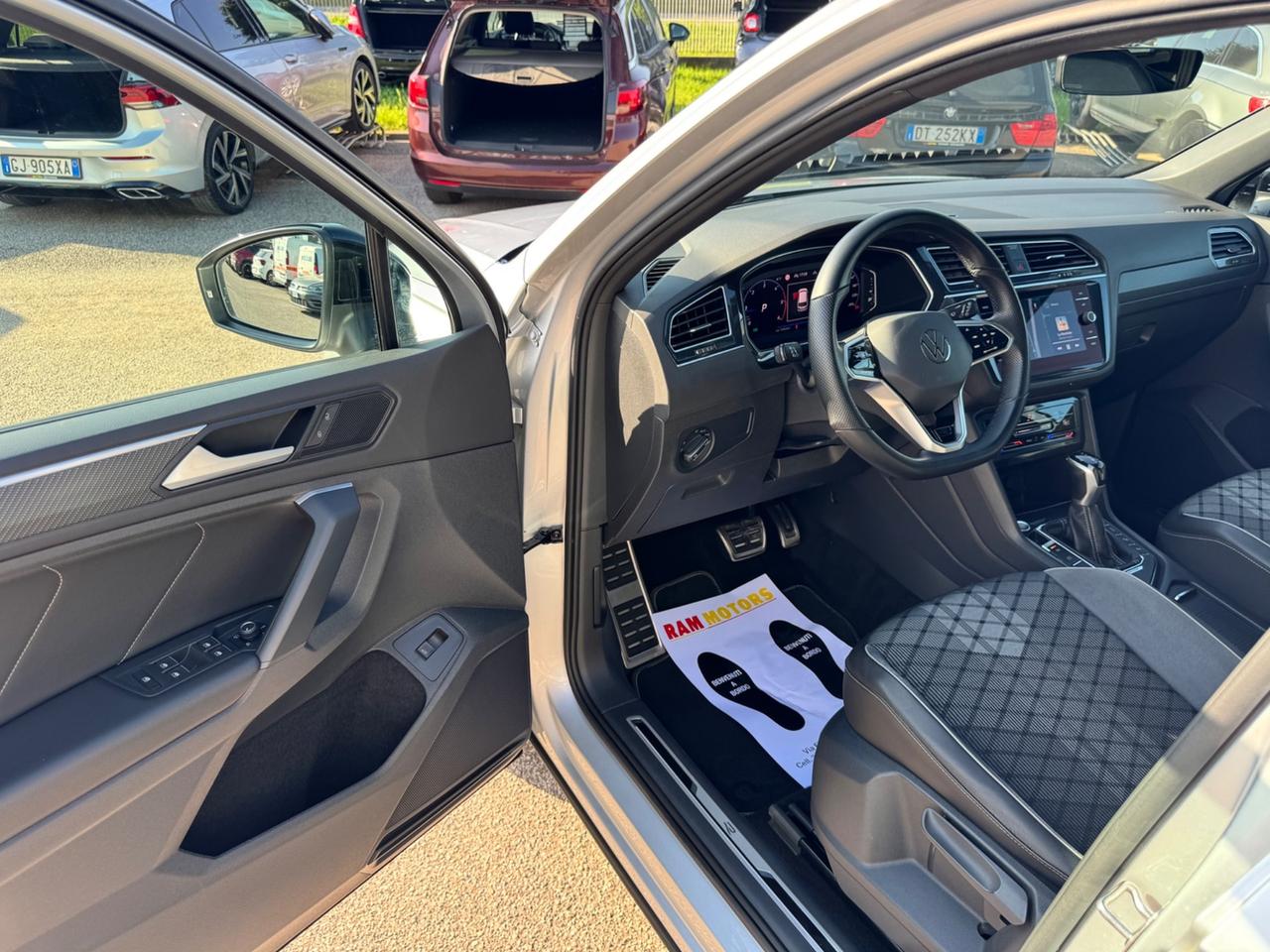 Volkswagen Tiguan R-LINE 2.0 TDI 150 CV DSG 4MOTION