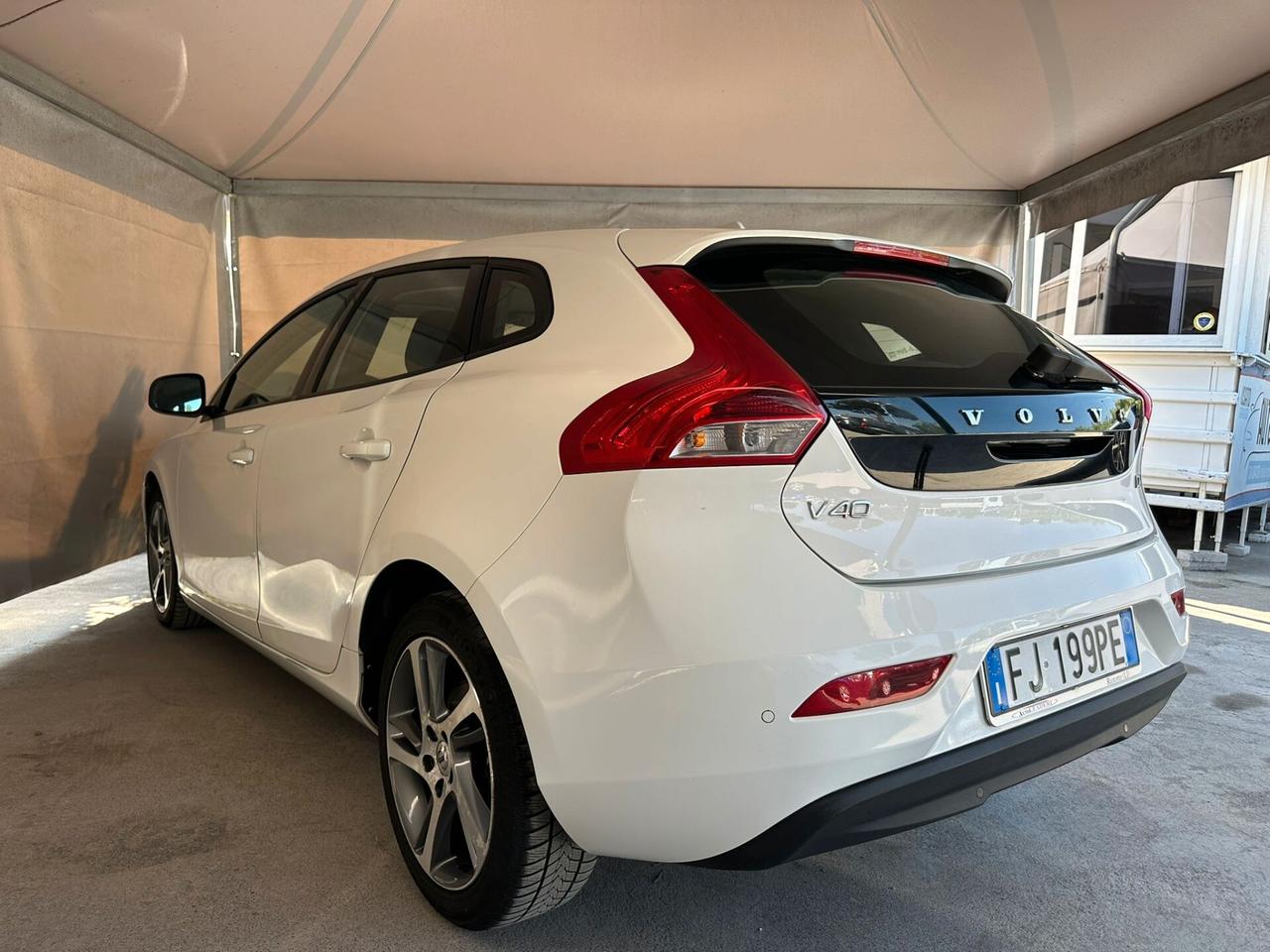 Volvo V40 D2 R-design Momentum