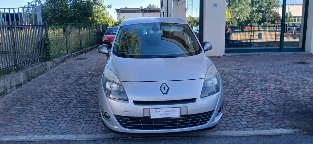 Renault Gran Scenic 7 posti neopatentati