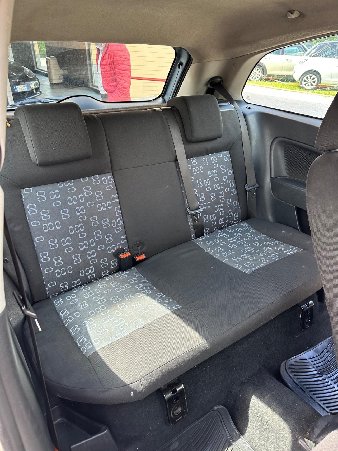 Ford Fiesta 1.4 TDCi 3p. Ghia ok neopatentati