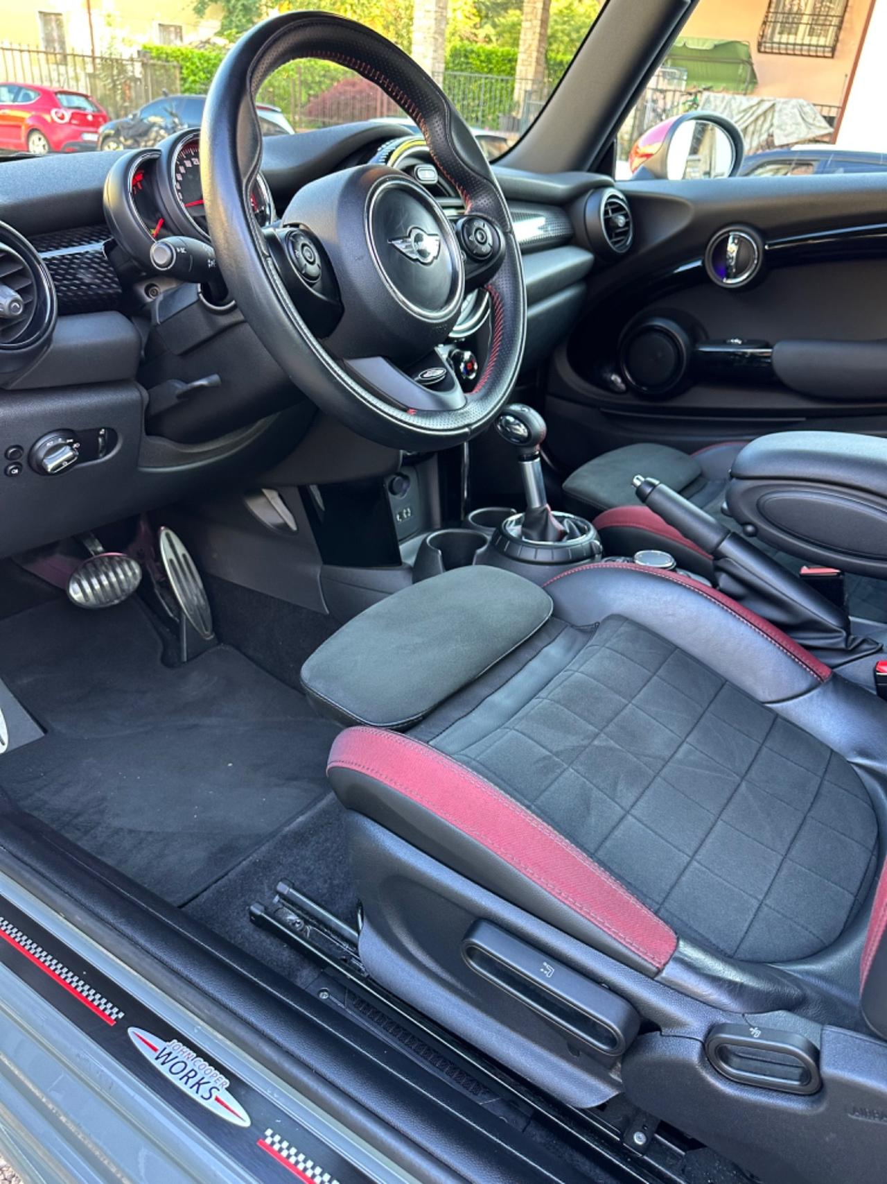 Mini COOPER JCW 233CV FULLOPT KMCERT UNICOPR