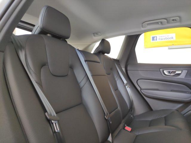 VOLVO XC60 B4 (d) AWD Geartronic Momentum Pro