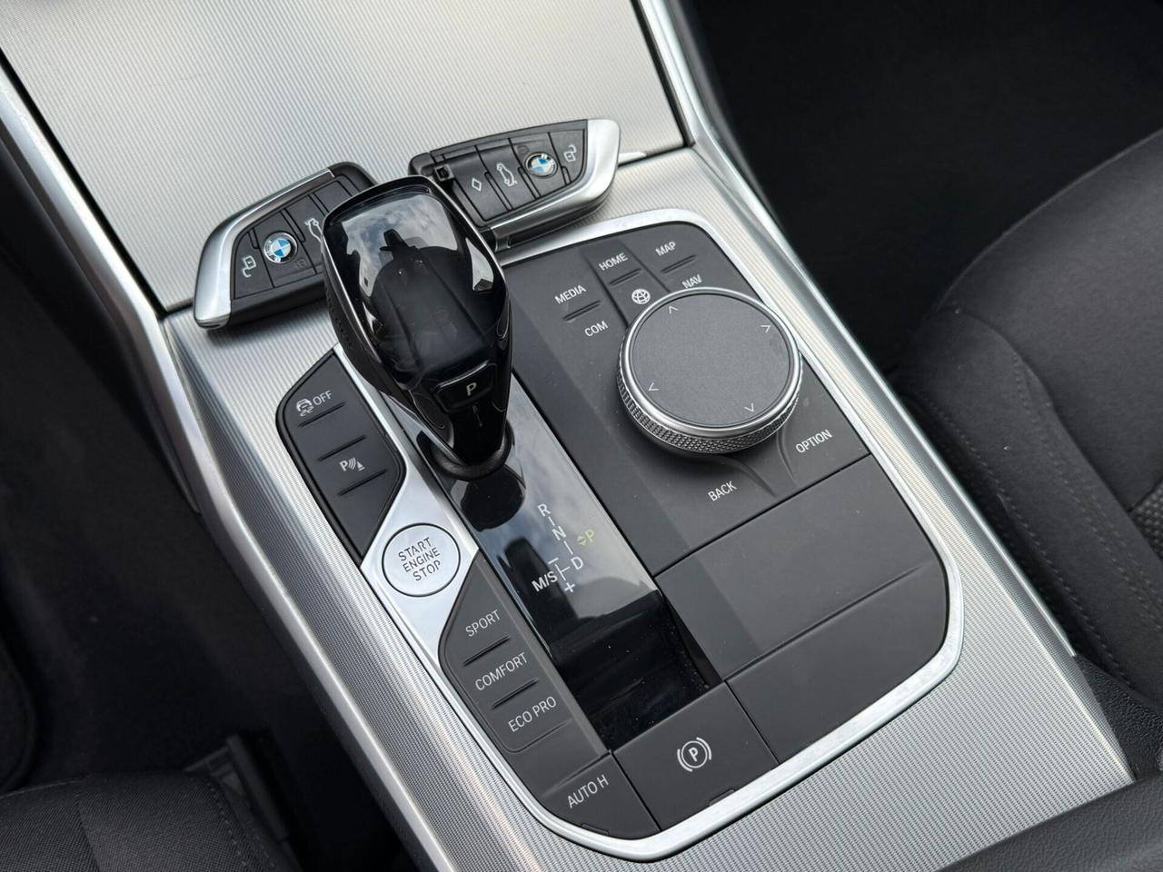 Bmw 318d 4p. mhev 48V Business Advantage