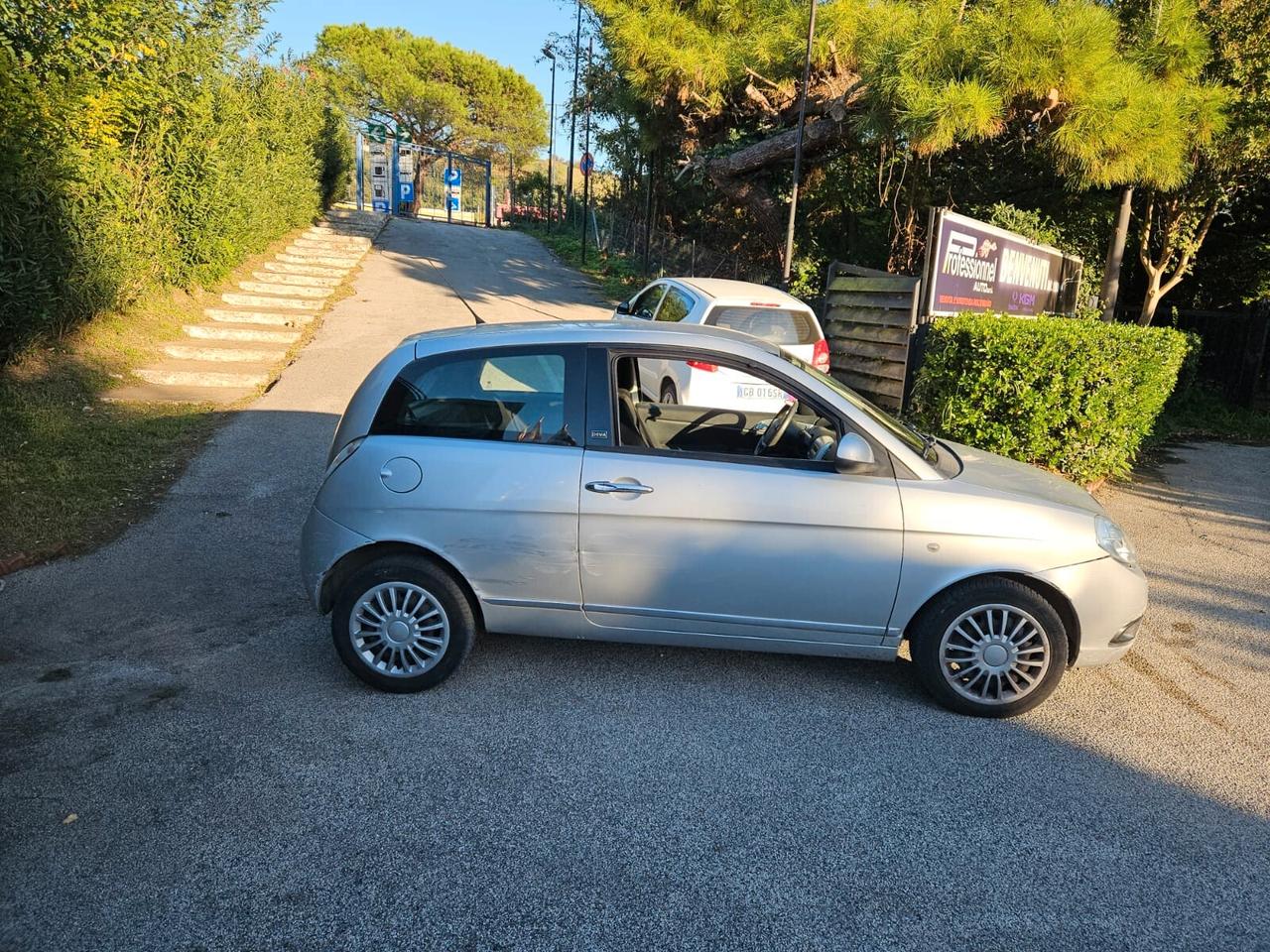 Lancia Ypsilon DIVA PER COMMERCIANTI
