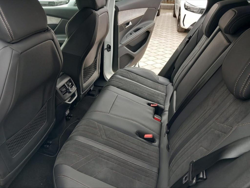 PEUGEOT 3008 HYBRID 225 e-EAT8 - GT