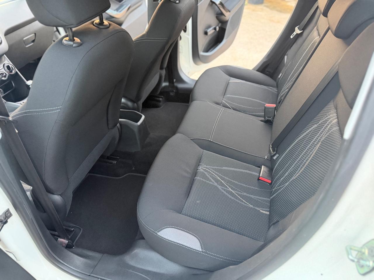 Peugeot 208 1.4 HDi 68 CV 5 porte Allure