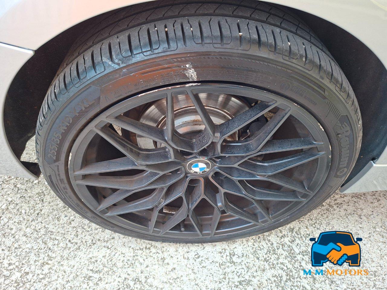 BMW 320 d Touring doppio treno di pneumatici