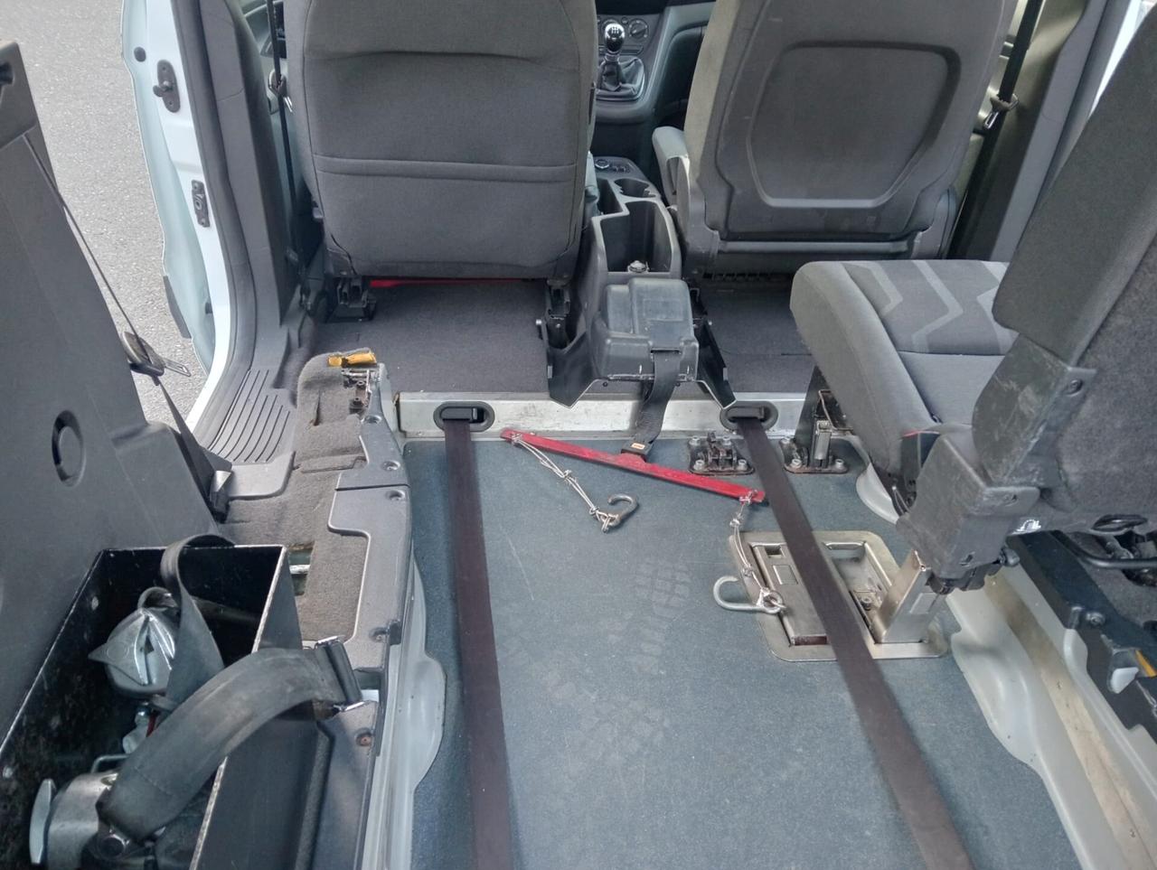 Ford Tourneo Connect Pianale ribassato con rampa disabili in carrozzina