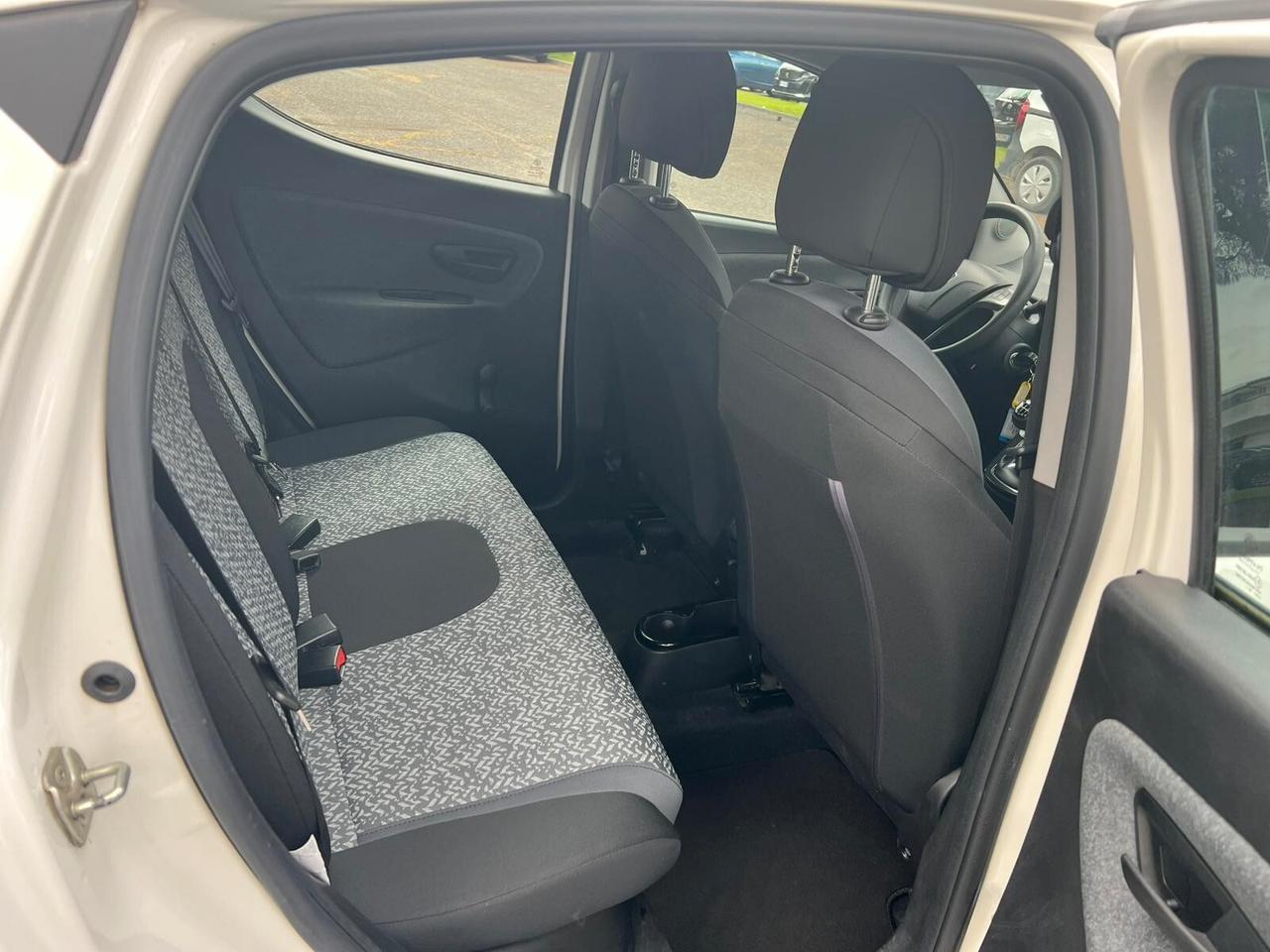 Lancia Ypsilon 1.0 FireFly 5 porte S&S Hybrid Ecochic Silver