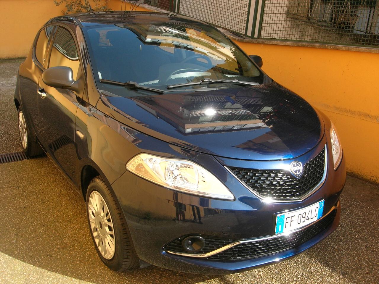 Lancia Ypsilon 1.2 69 CV 5 porte Silver