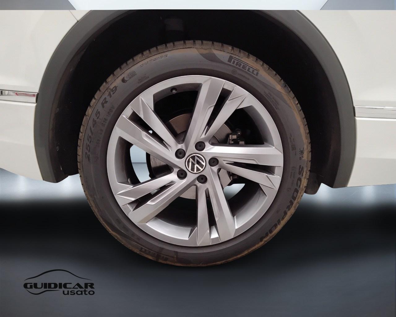 VOLKSWAGEN Tiguan II 2021 - Tiguan 1.5 tsi R-Line 150cv dsg