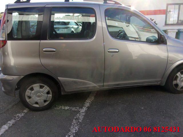 TOYOTA Yaris Verso 1.3i 16V cat Sol '03