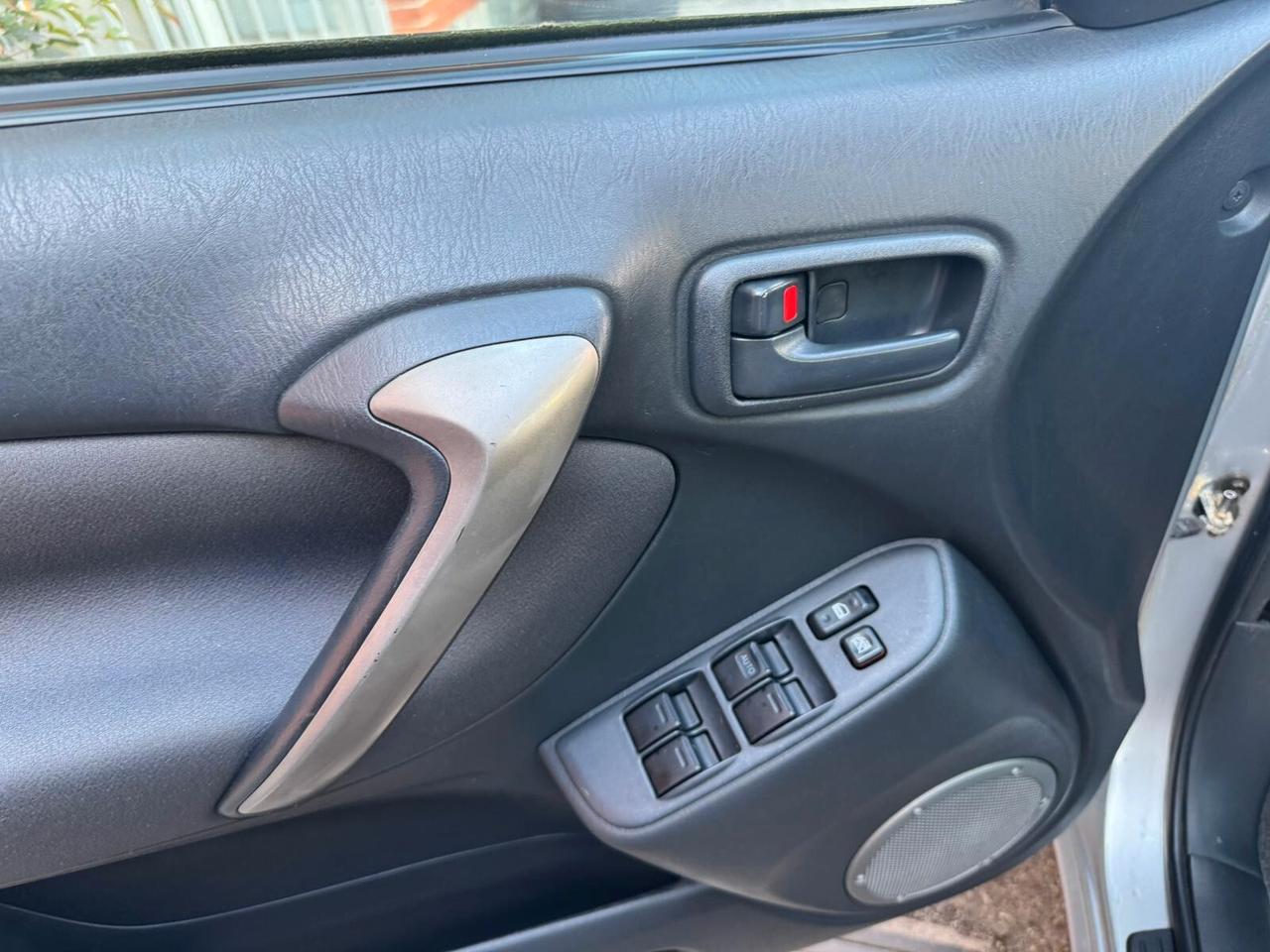 Toyota RAV 4 RAV4 2.0 Tdi 116cv D-4D cat 5 porte Sol