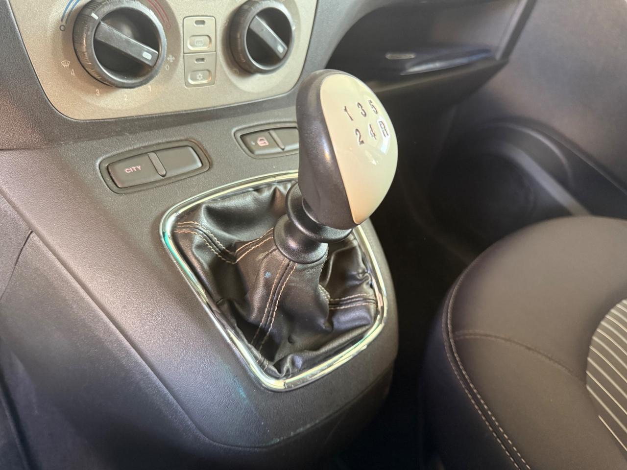 Lancia MUSA 1.4 Oro UNICO PROP GRAFFI SU CARROZZERIA