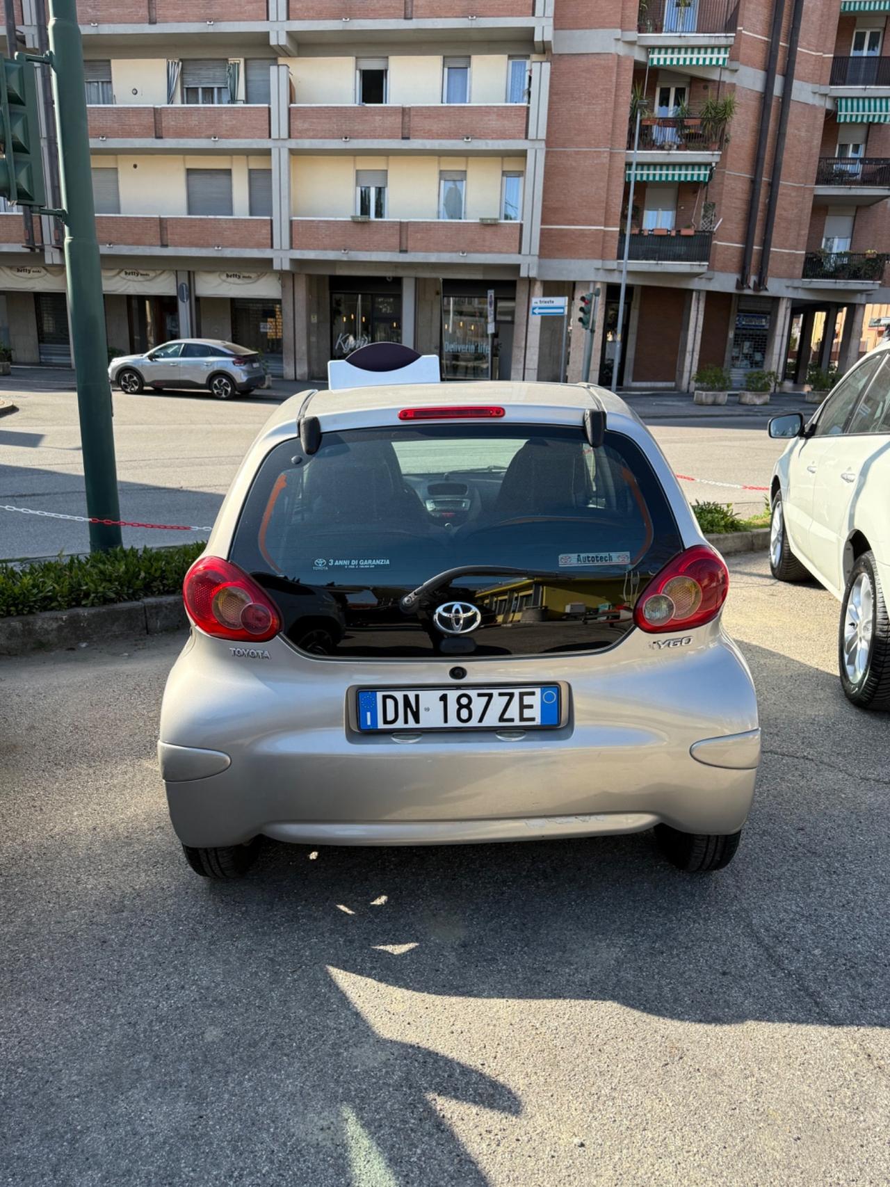 Toyota Aygo 1.0 12V VVT-i 5 porte Sol