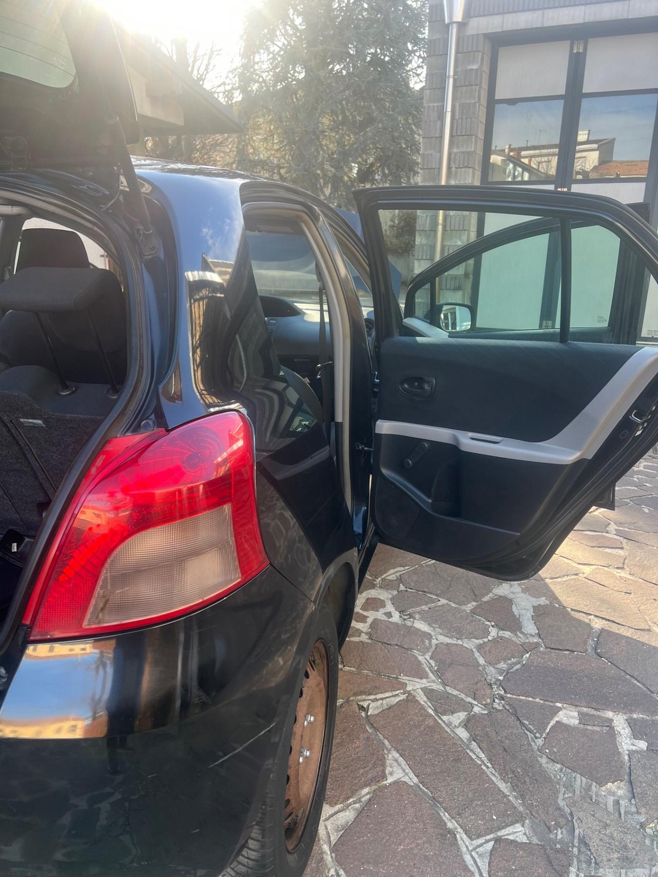 Toyota Yaris 1.0 5 porte Sol