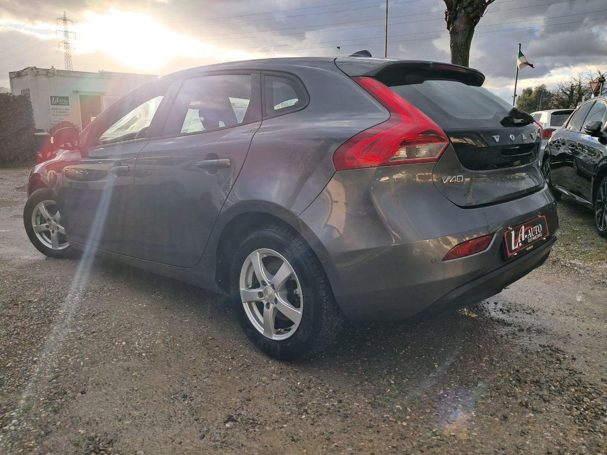 VOLVO - V40 - 1.6 D2 Summum