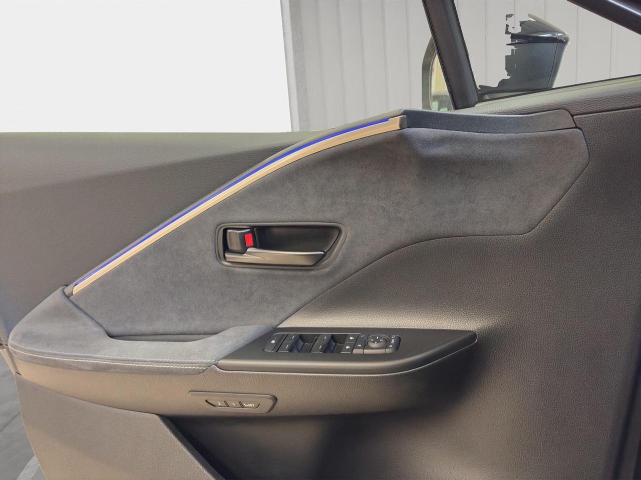 Toyota C-HR 2.0 phev Lounge fwd e-cvt