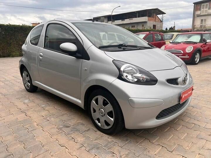 Toyota Aygo 1.0 12V VVT-i 3 porte Sol OK NEOPATENTATI