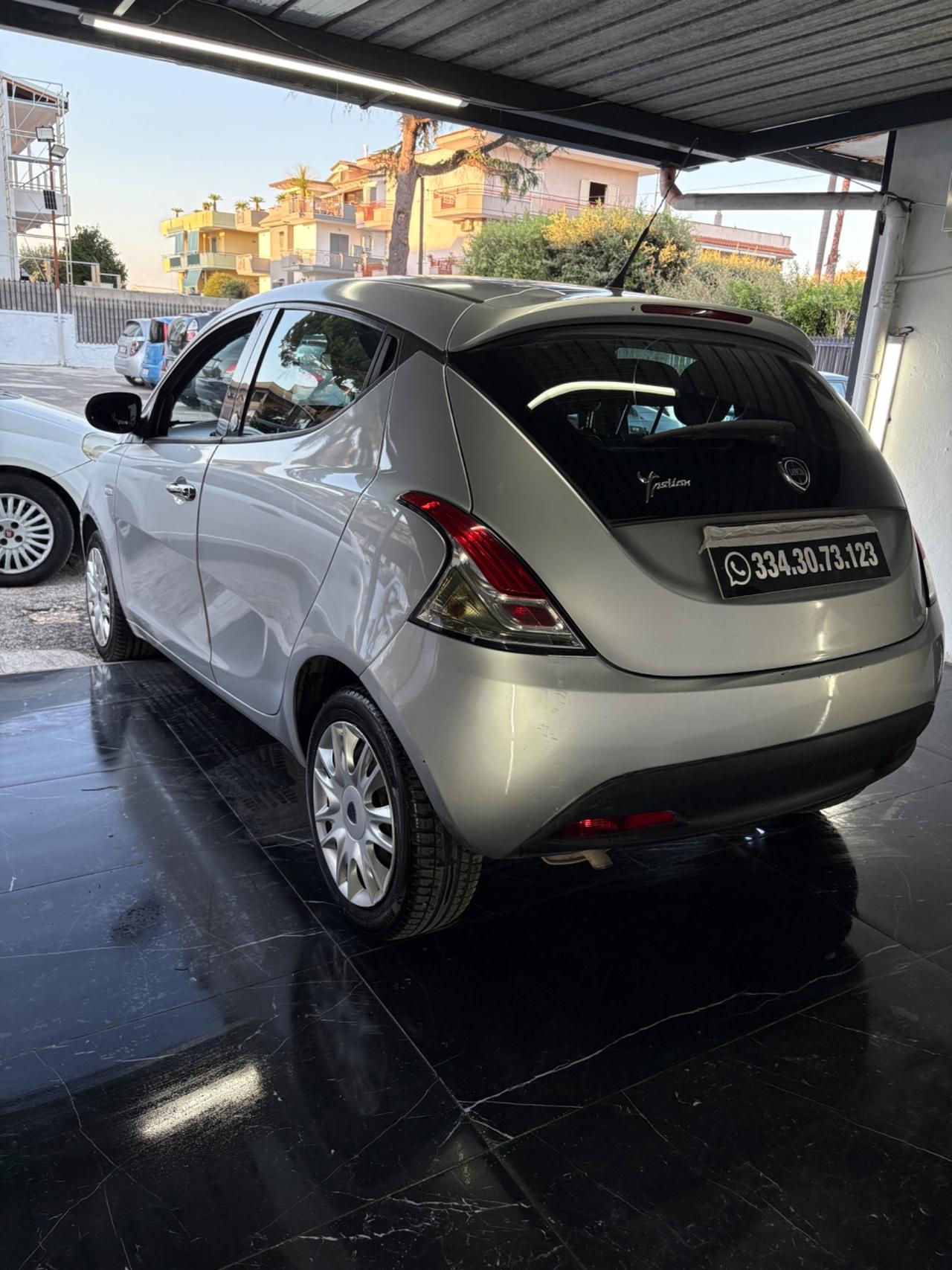 Lancia Ypsilon 1.2 69 CV 5 porte GPL Ecochic Silver