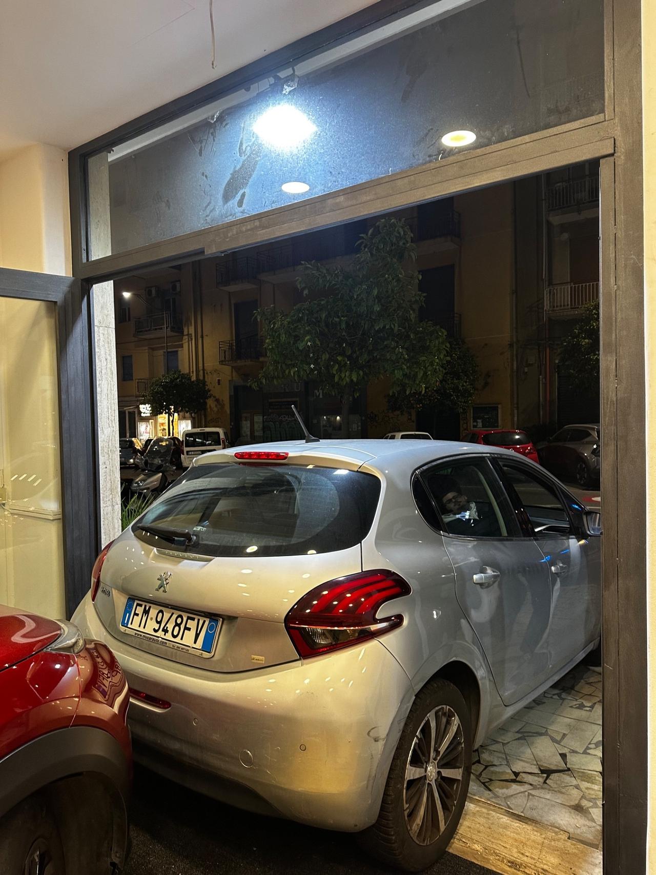 Peugeot 208 BlueHDi 75 5 porte Allure