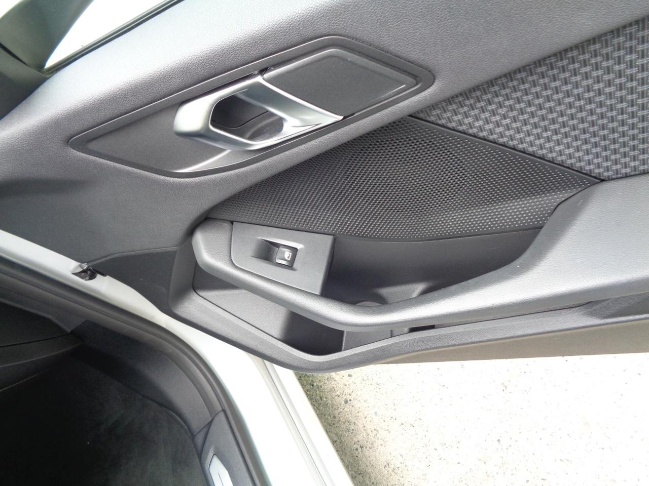 Bmw 116 116d 5p. Business Advantage