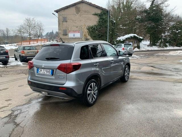 Suzuki Vitara hybrid, neo patentati, 4x4, cambio manuale, 49500 km del 2023, in perfette condizioni, garanzia suzuki