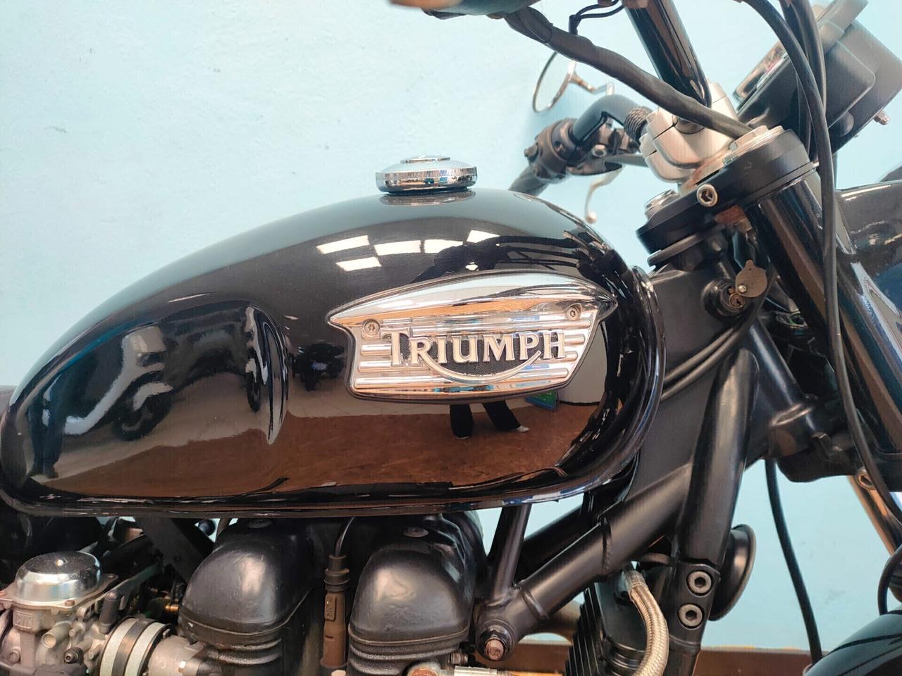 Triumph Bonneville 800: l'intramontabile scrambler