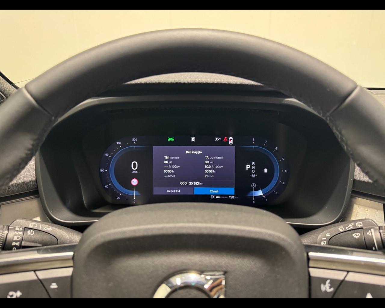 VOLVO XC40 CORE B3 AUTO