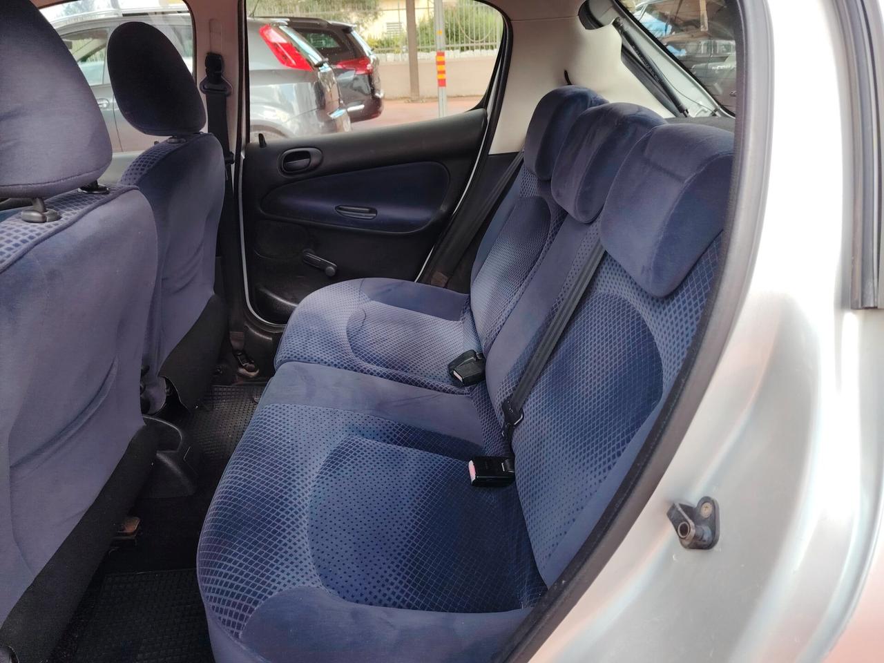 Peugeot 206 1.4 hdi 5 porte + gancio