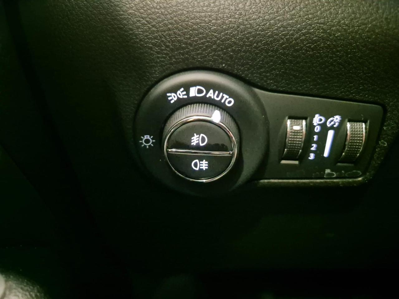 Jeep Compass 1.5 turbo t4 mhev Altitude 130cv dct N1