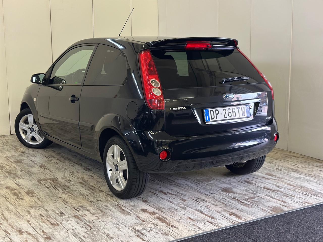 Ford Fiesta 1.2 Benzina Titanium Ok Neopatentati