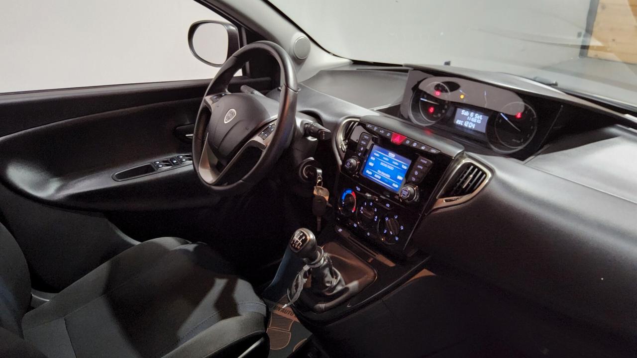 Lancia Ypsilon 1.0 FireFly 5 porte S&S Hybrid Ecochic Gold