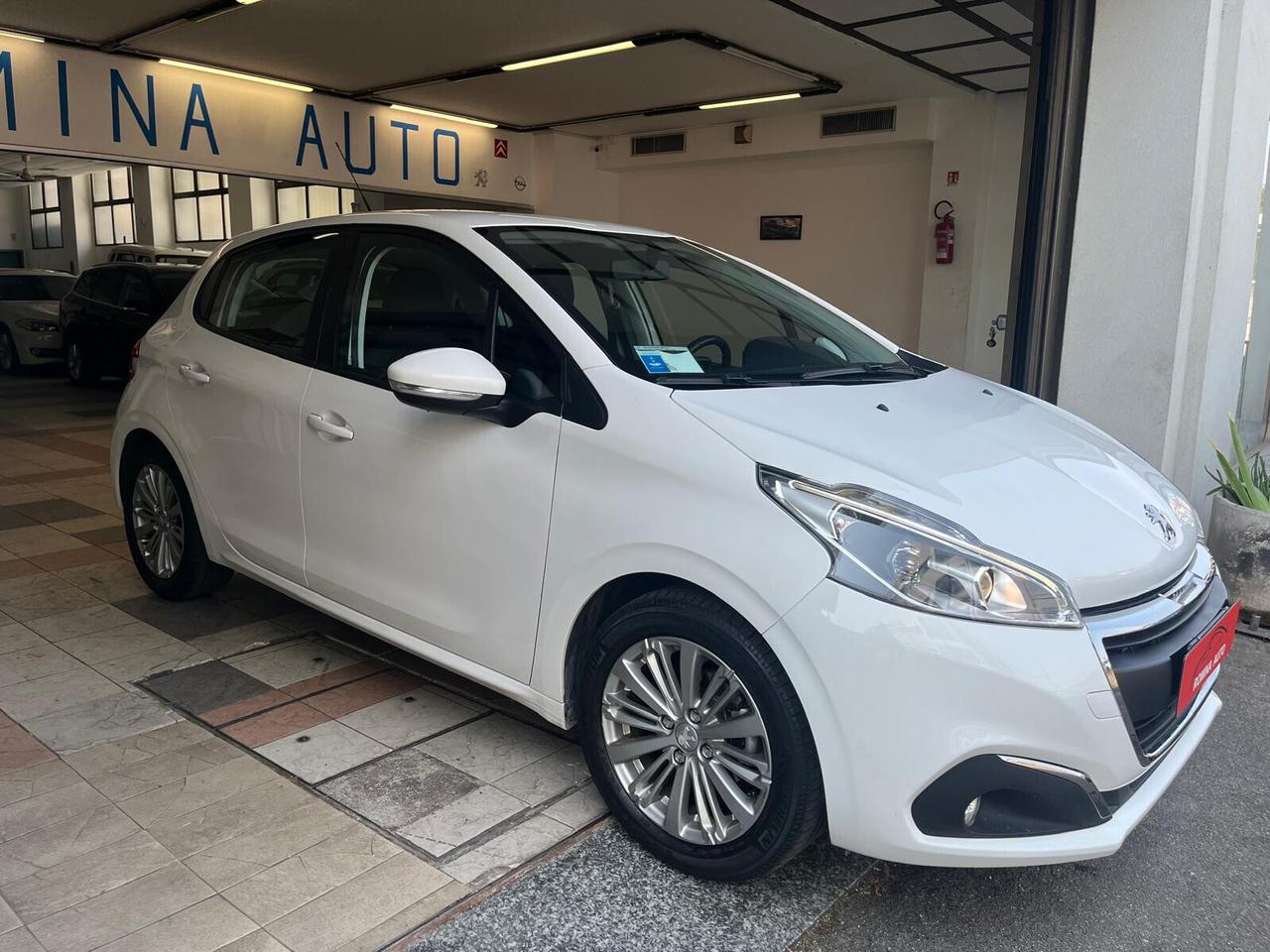 Peugeot 208 PureTech 82 5 porte Allure
