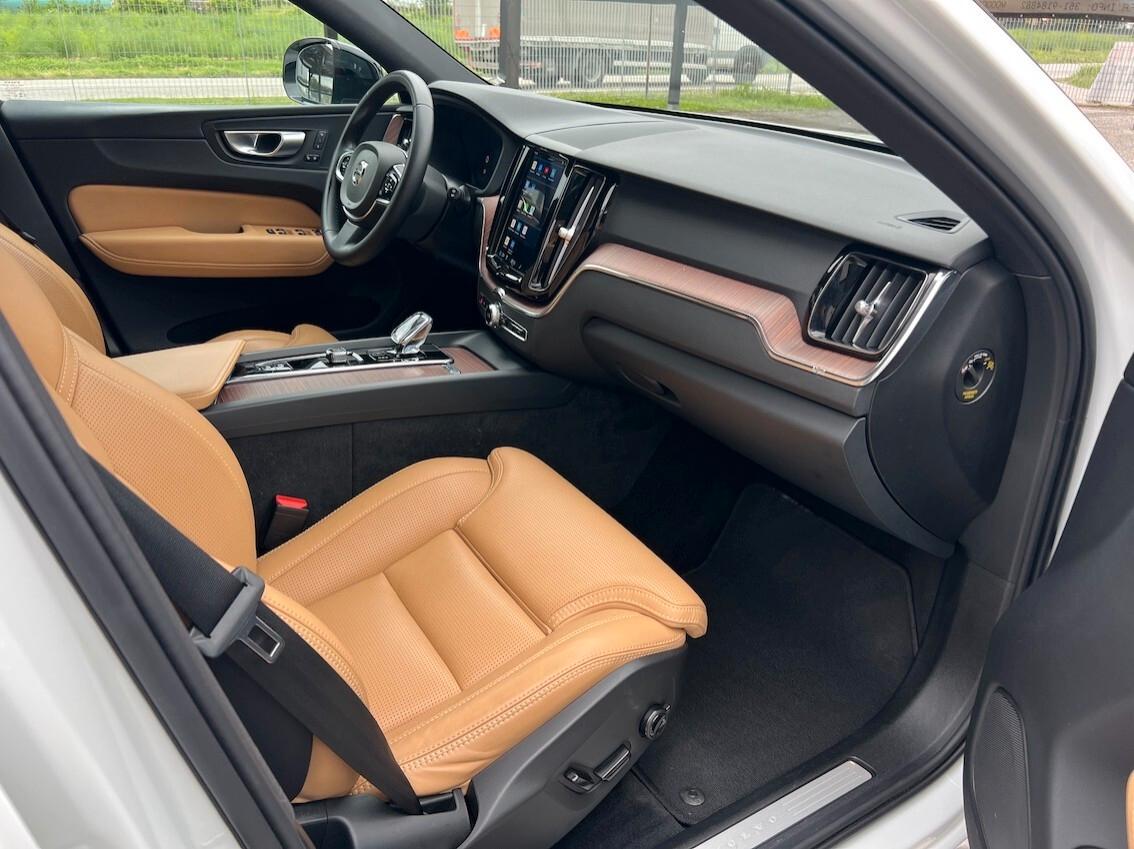 Volvo XC60 2.0 b4 Plus Dark awd auto - FULL OPTIONAL