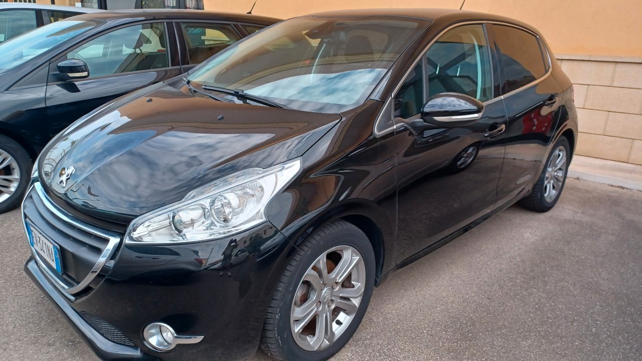 Peugeot 208 1.4 HDi 68 CV 5 porte Allure