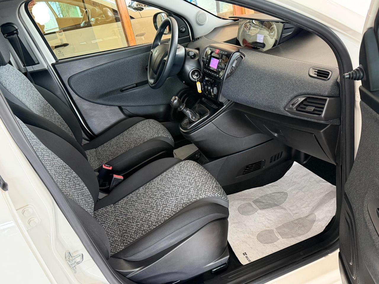 Lancia Ypsilon 1.2 69 cv. ELEFANTINO BLU