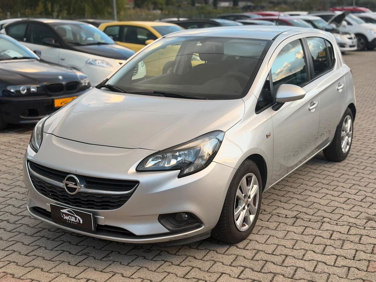Opel Corsa 1.2 5 porte b-Color
